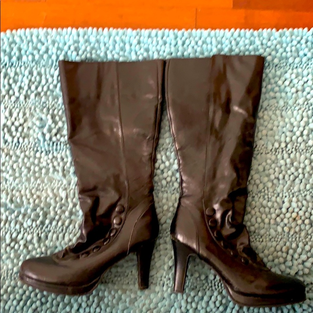 Black boots